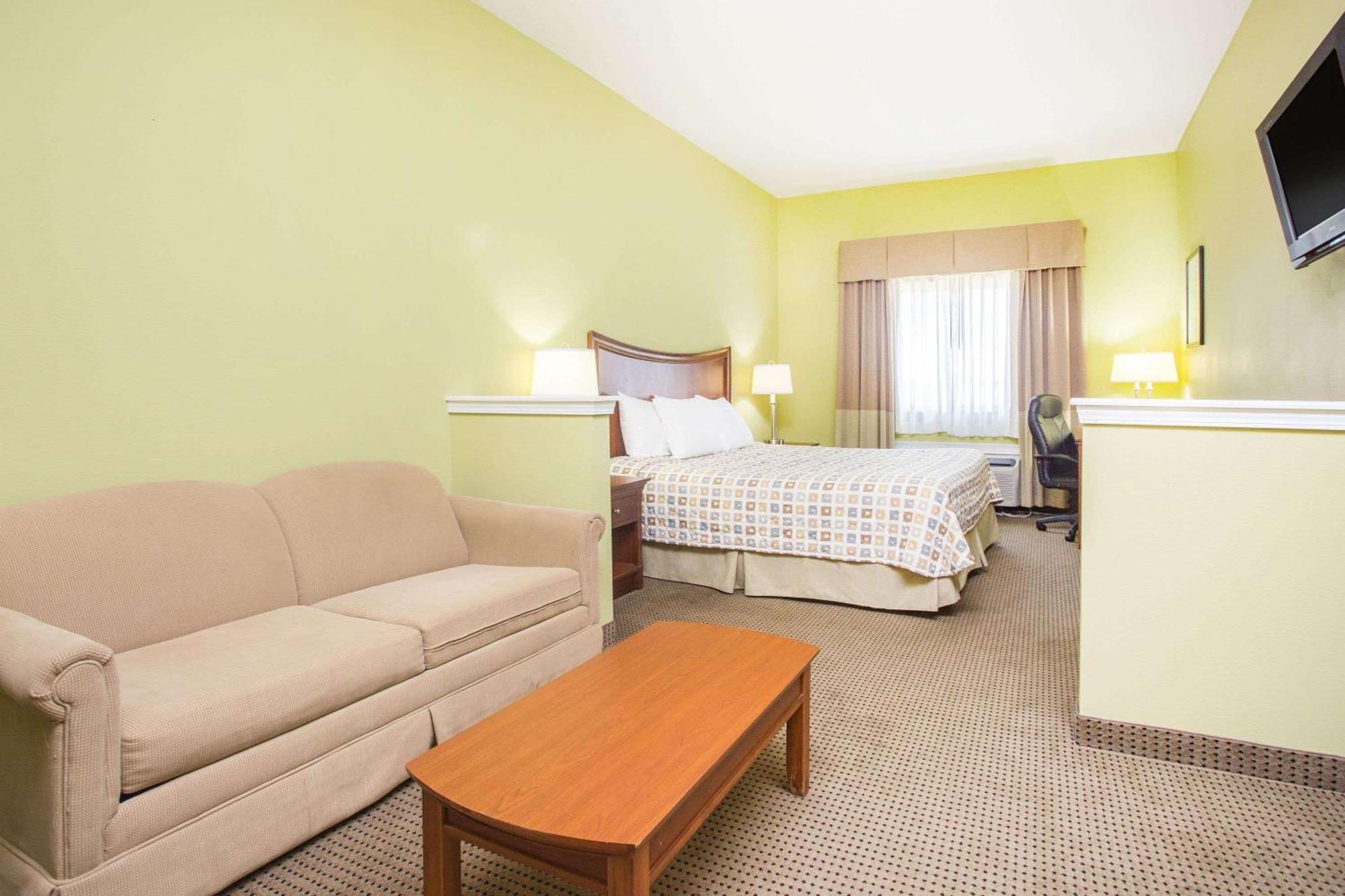 Days Inn & Suites By Wyndham Swainsboro Bagian luar foto