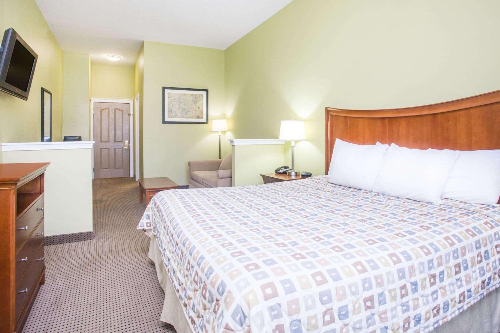 Days Inn & Suites By Wyndham Swainsboro Bagian luar foto