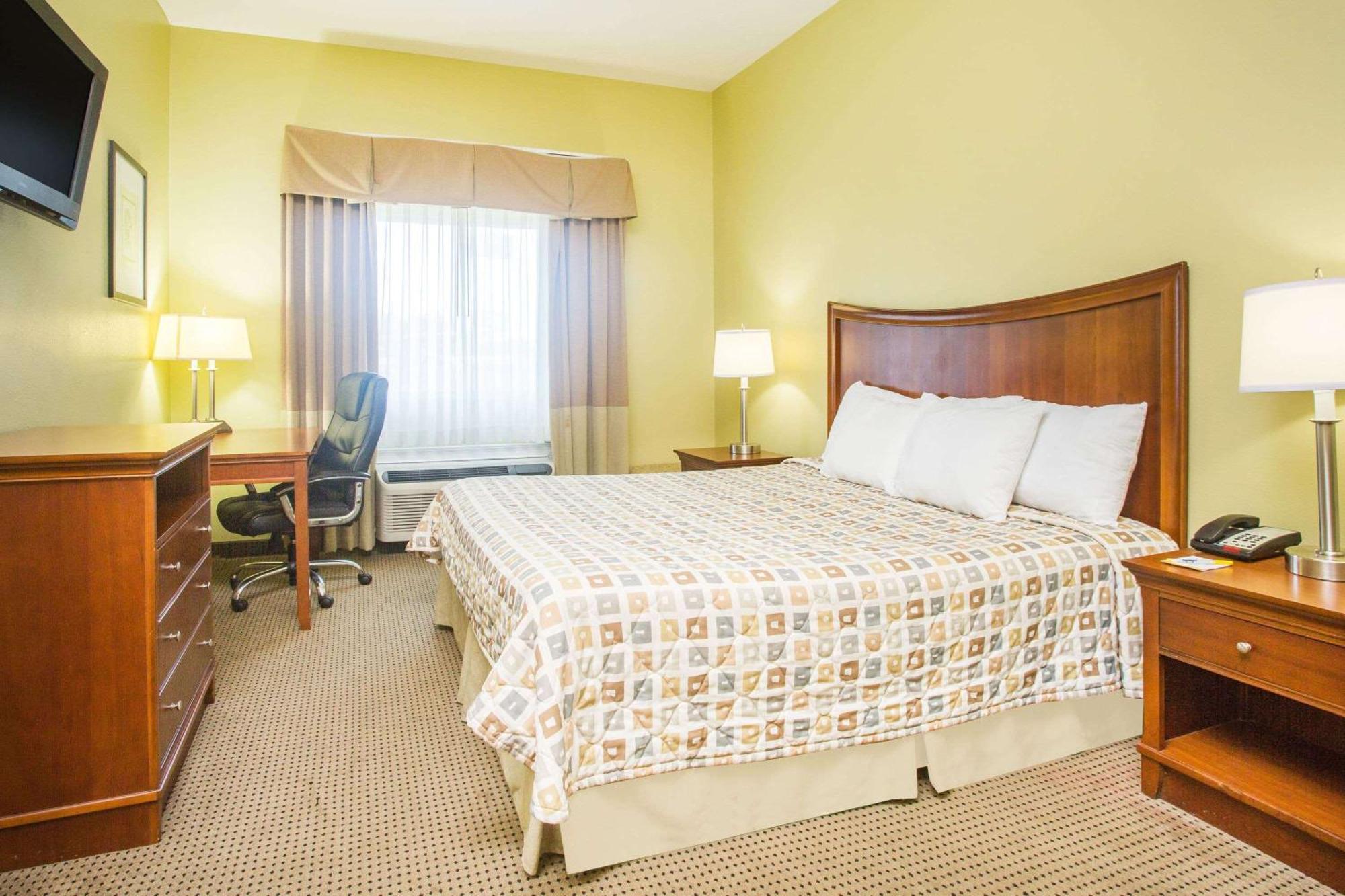 Days Inn & Suites By Wyndham Swainsboro Bagian luar foto