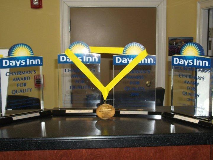Days Inn & Suites By Wyndham Swainsboro Bagian luar foto